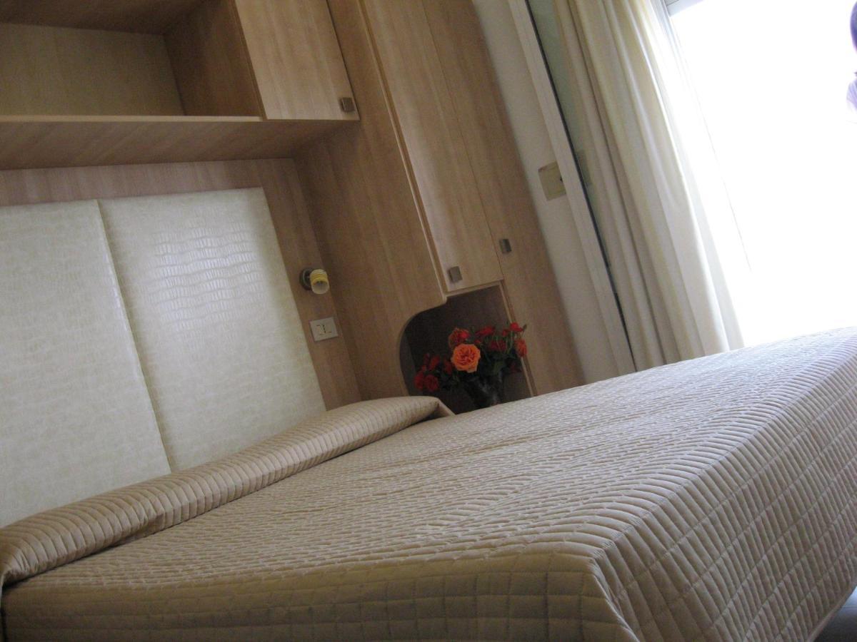 רימיני Hotel Rosati מראה חיצוני תמונה