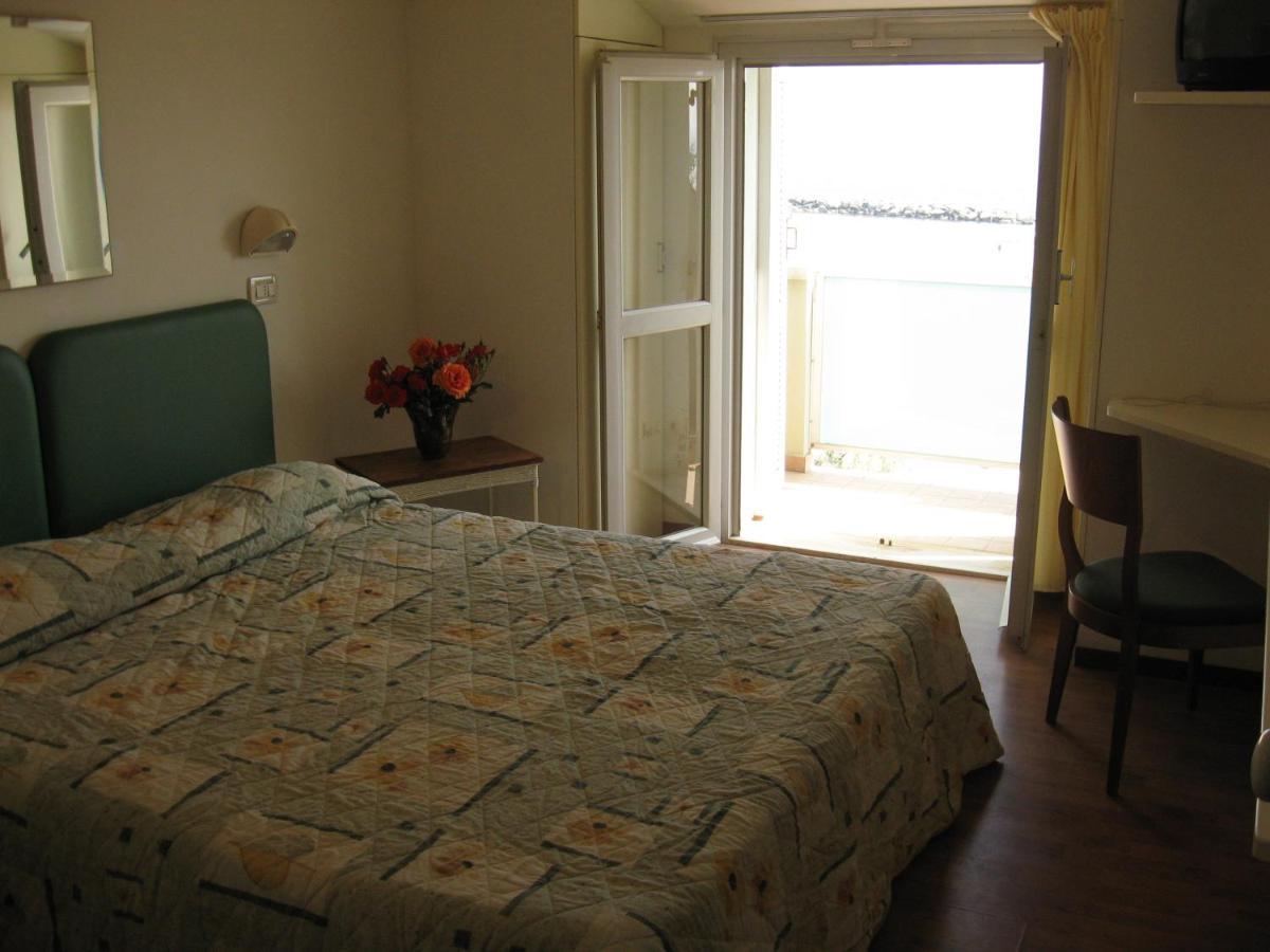 רימיני Hotel Rosati מראה חיצוני תמונה