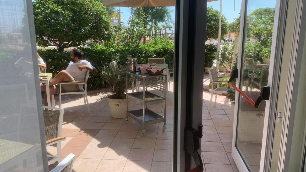 רימיני Hotel Rosati מראה חיצוני תמונה