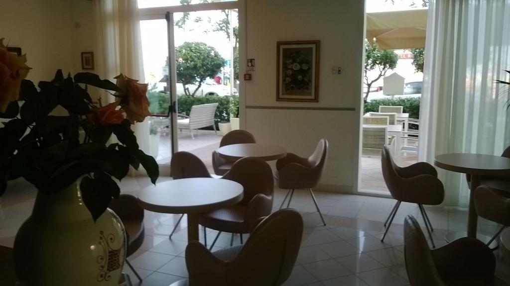 רימיני Hotel Rosati מראה חיצוני תמונה